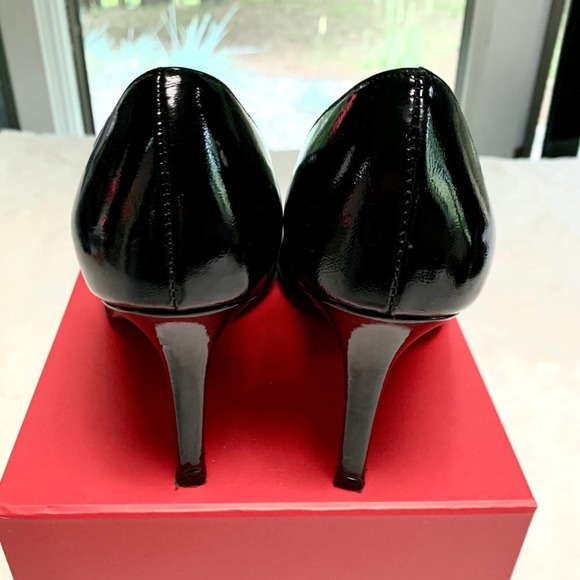 Cynthia Rowley Black Patent Peep Toe Pumps Size 7.5 - Picture 9 of 10